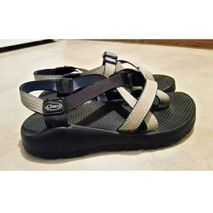 Women's Chacos!!👣